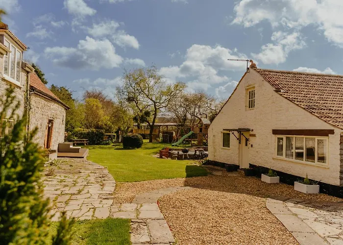 Little England Retreats - Cottage, Yurt And Shepherd Huts
