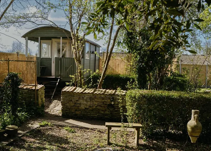 Little England Retreats - Cottage, Yurt And Shepherd Huts