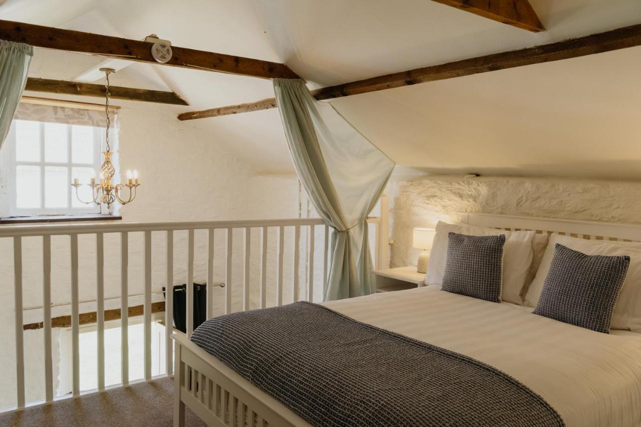 Little England Retreats - Cottage, Yurt And Shepherd Huts 2*