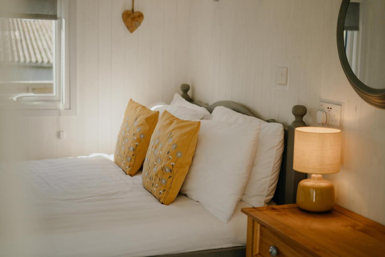 Bed and breakfast Little England Retreats - Cottage, Yurt And Shepherd Huts 2*
