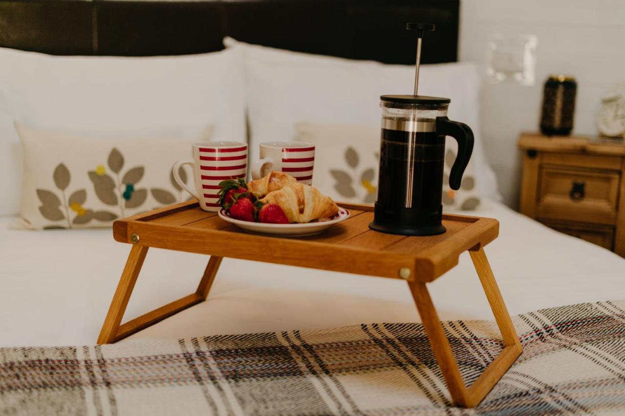 Little England Retreats - Cottage, Yurt And Shepherd Huts Bed and breakfast