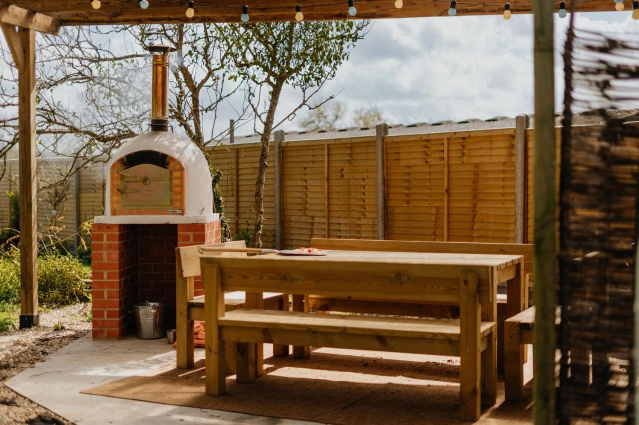 Little England Retreats - Cottage, Yurt And Shepherd Huts Bed and breakfast 2*