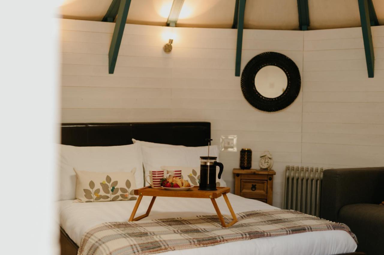 Little England Retreats - Cottage, Yurt And Shepherd Huts Bed and breakfast Othery