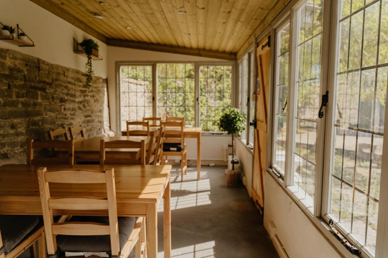Little England Retreats - Cottage, Yurt And Shepherd Huts Bed and breakfast 2*
