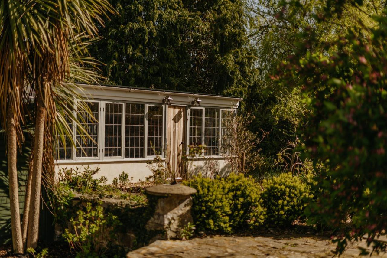 Little England Retreats - Cottage, Yurt And Shepherd Huts Bed and breakfast