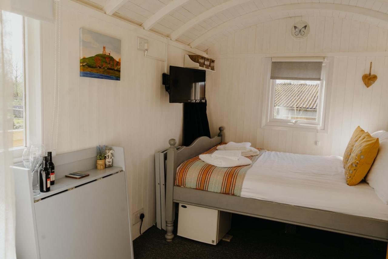 Little England Retreats - Cottage, Yurt And Shepherd Huts Bed and breakfast