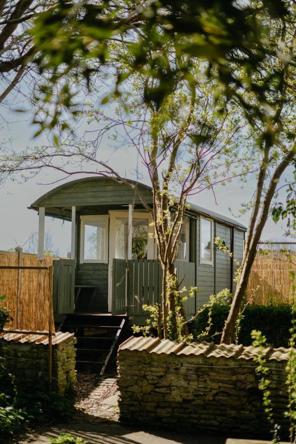 Bed and breakfast Little England Retreats - Cottage, Yurt And Shepherd Huts