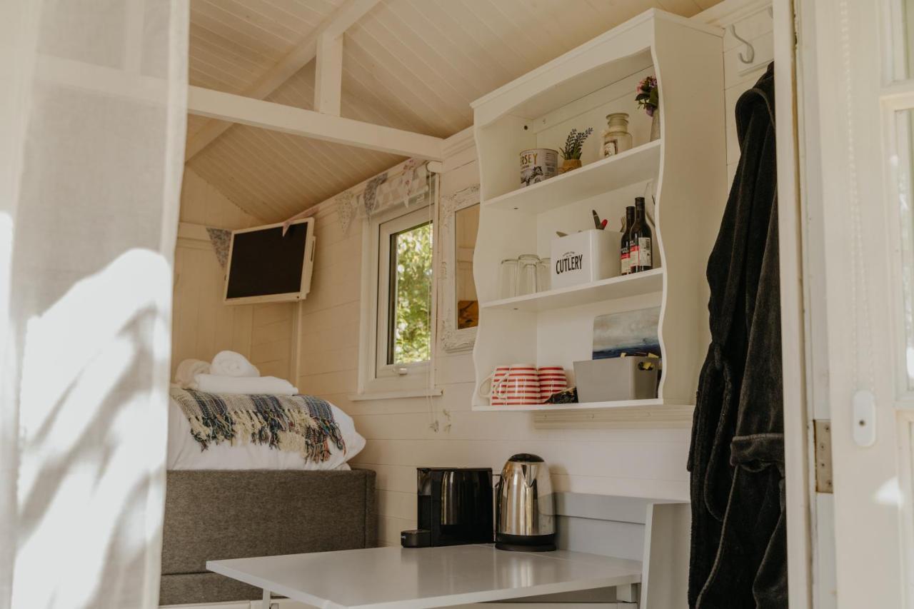 Bed and breakfast Little England Retreats - Cottage, Yurt And Shepherd Huts 2*