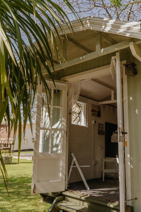 Little England Retreats - Cottage, Yurt And Shepherd Huts Bed and breakfast Othery