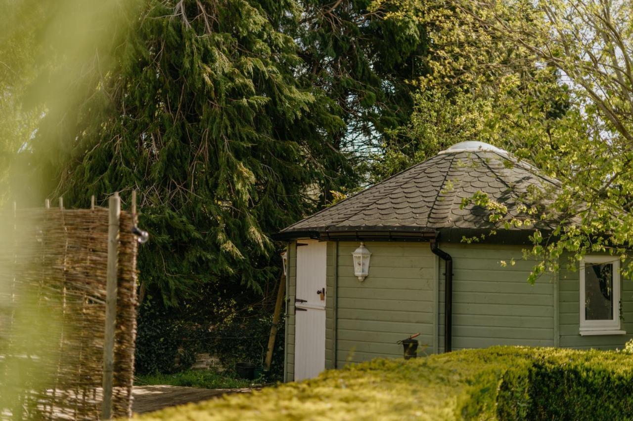 Little England Retreats - Cottage, Yurt And Shepherd Huts Bed and breakfast