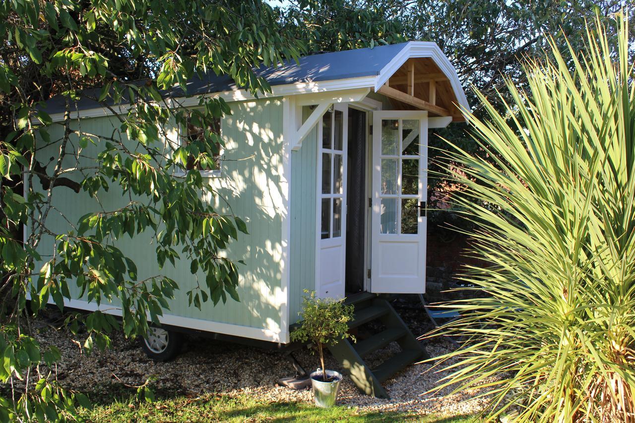 Little England Retreats - Cottage, Yurt And Shepherd Huts 2*