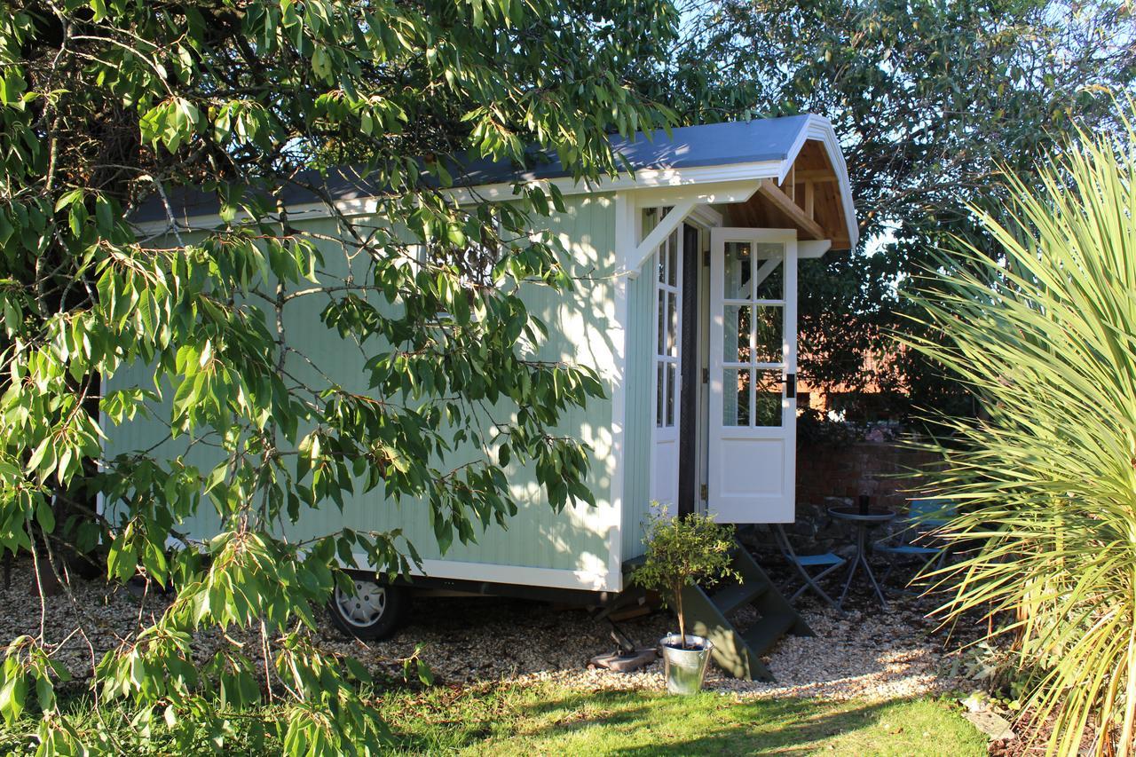 Bed and breakfast Little England Retreats - Cottage, Yurt And Shepherd Huts