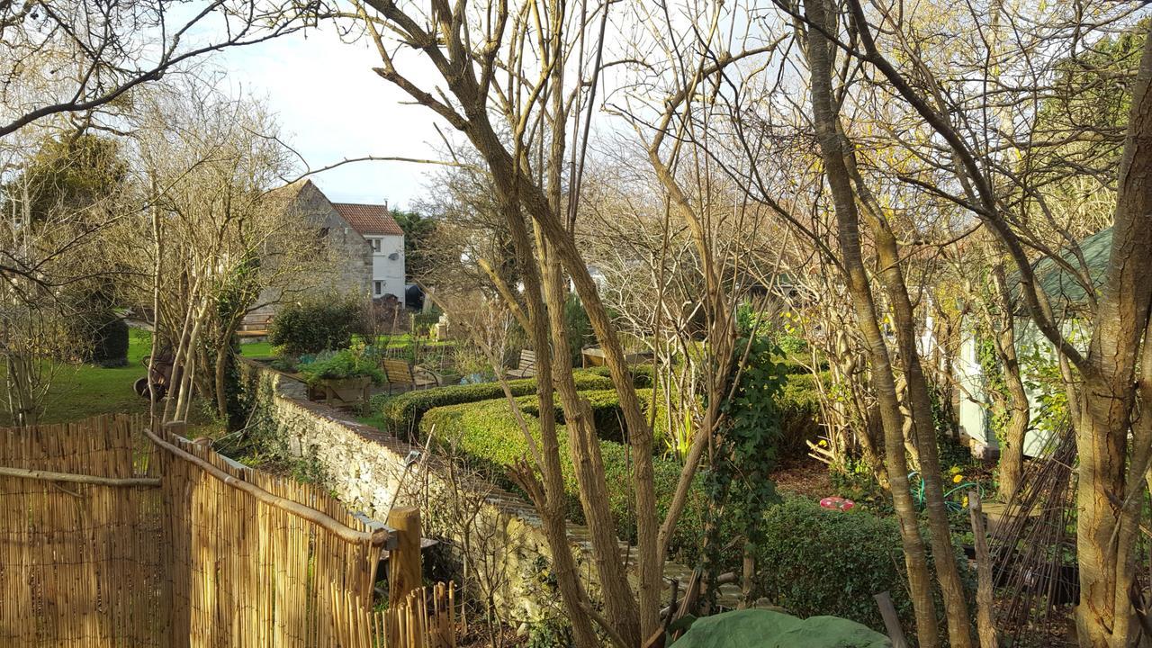 Little England Retreats - Cottage, Yurt And Shepherd Huts Bed and breakfast 2*