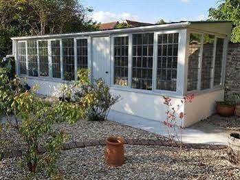 Little England Retreats - Cottage, Yurt And Shepherd Huts Bed and breakfast 2*