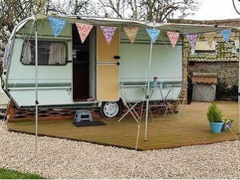 Little England Retreats - Cottage, Yurt And Shepherd Huts 2*
