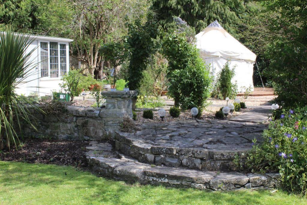 Bed and breakfast Little England Retreats - Cottage, Yurt And Shepherd Huts