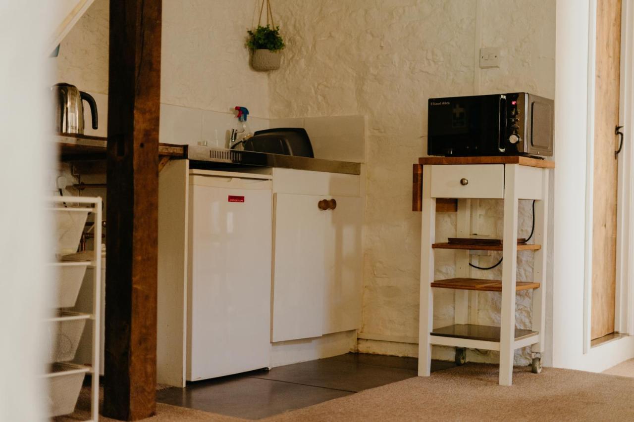 Little England Retreats - Cottage, Yurt And Shepherd Huts 2*