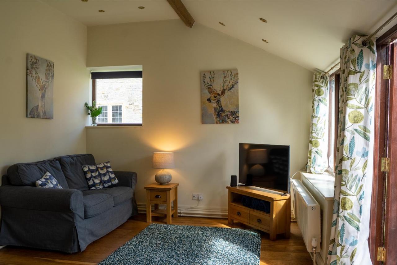 Little England Retreats - Cottage, Yurt And Shepherd Huts Bed & Breakfast 2*