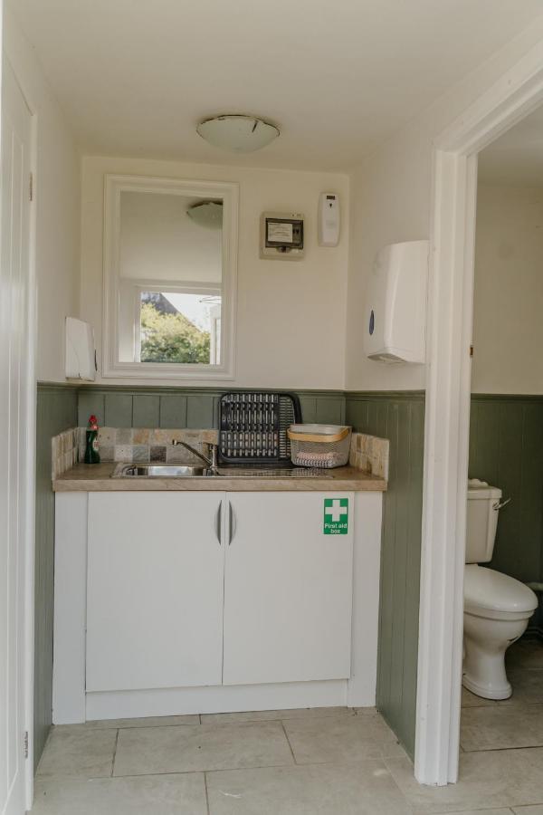Little England Retreats - Cottage, Yurt And Shepherd Huts 2* Othery