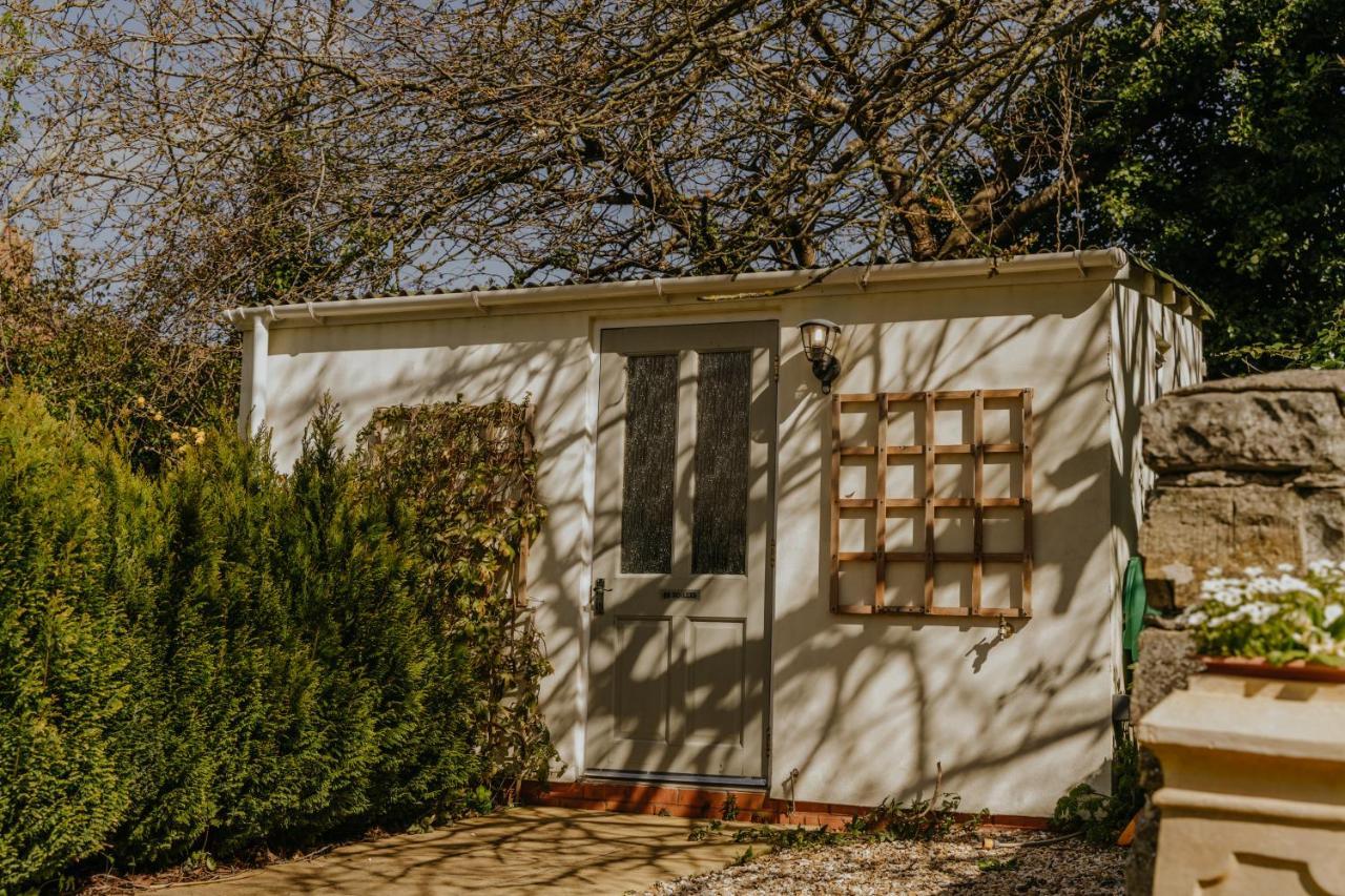 Little England Retreats - Cottage, Yurt And Shepherd Huts Bed & Breakfast 2*
