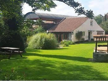 Little England Retreats - Cottage, Yurt And Shepherd Huts Bed & Breakfast Othery