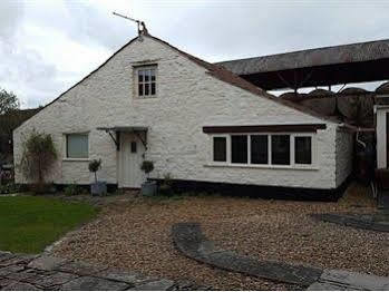 Little England Retreats - Cottage, Yurt And Shepherd Huts 2* Othery